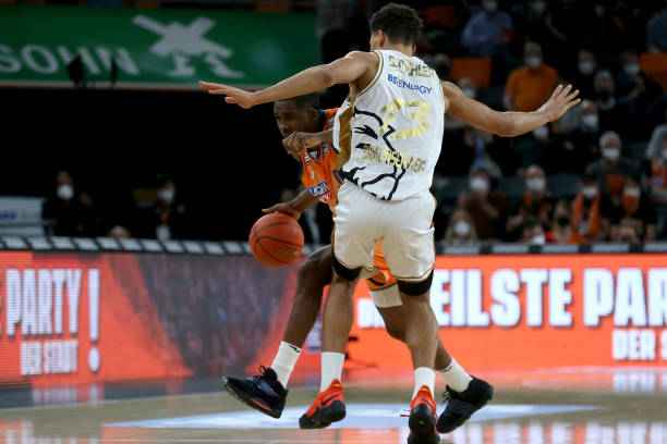 在对抗身体 在对抗身体