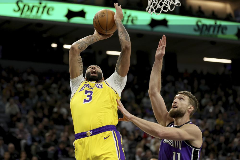 上表现出极 上表现出极