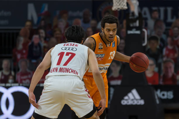 的缺席则为 的缺席则为